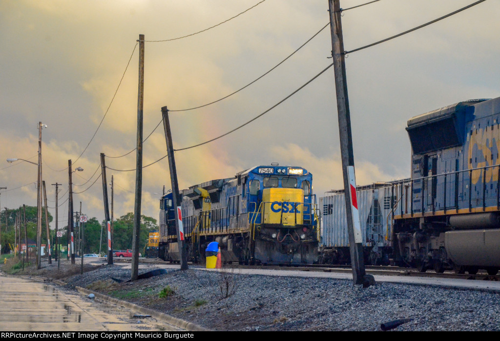 CSX C40-8 Locomotive at the yard